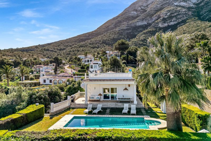 Foto b8677578-6945-4e08-8bbb-96e1a4e89ee6. Casa amb calefacció piscina a El Montgó Dénia