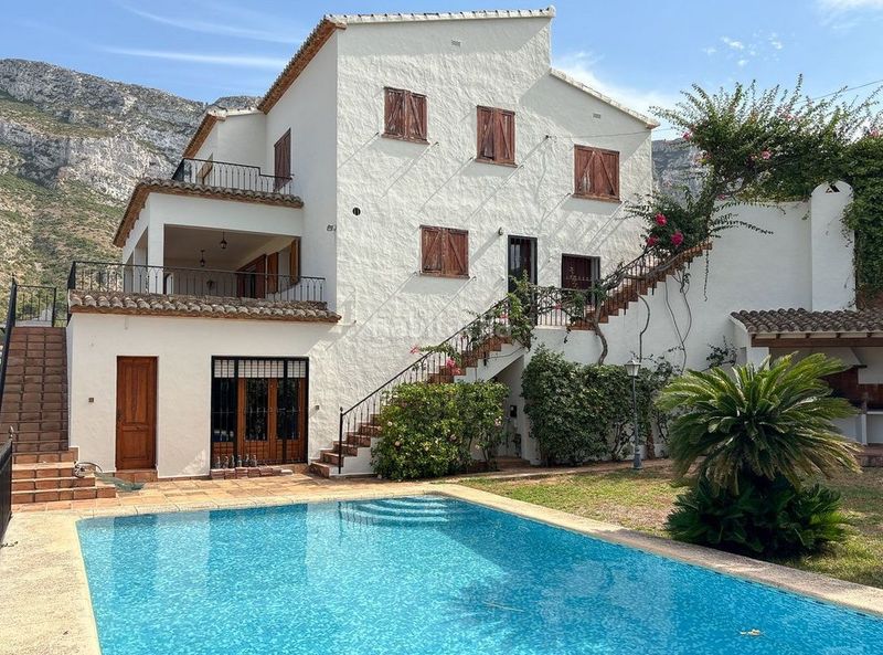 Foto 28e39380-76af-44bd-b05f-63eb0f11352f. Casa amb calefacció aparcament piscina a El Montgó Dénia