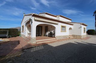 Casa in Benidoleig. Bonito chalet en benidoleig