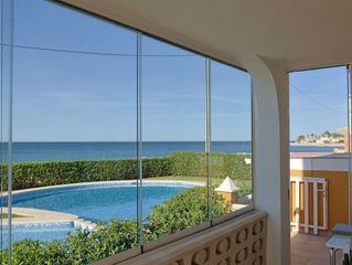 Casa adossada a Poblets (els). Exclusiva vivienda adosada en primera línea de playa