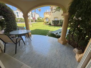 Piccolo appartamento in Devessa - Monte Pego. Planta baja con terraza y acceso directo a la piscina, a solo 50