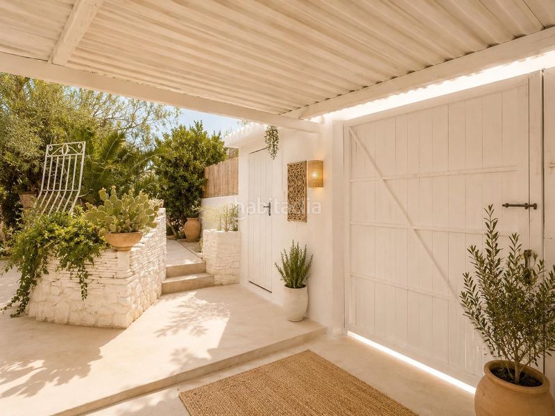 Foto bc8bec70-c23a-4202-8bea-9084f3b2f6cf. Casa amb piscina a El Montgó Dénia