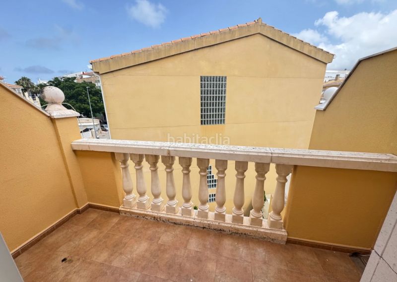 Foto cfaeb2d9-9232-475d-aaad-b0b546a9d34a. Casa adossada a Centro Urbano Dénia