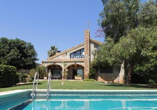 Masia a Alfinach - Monasterios. Alfinach, chalet con diseño exclusivo