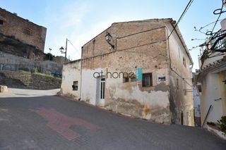 Masia  Calle costera. Castellnovo, una casa para imaginar sin l�mites