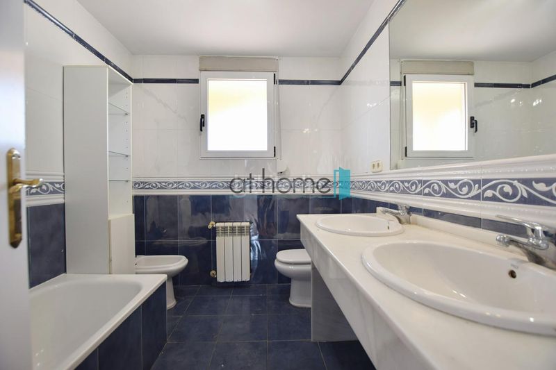 Foto b9a5c380-537b-480d-a37d-f9cffb1124ca. Lloguer casa amb calefacció piscina a Alfinach - Monasterios Puçol