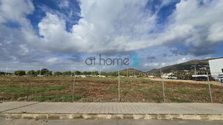 Terreno residencial en calle Garroferes