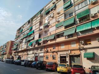 Lloguer Pis  Carrer d'enrique monsonís domingo 10. Vivienda para alquilar