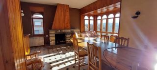 Chalet en Gironella. Chalet con 5 habitaciones con parking, calefacción y vistas a la