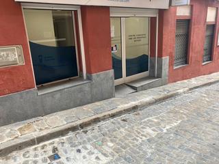 Rent Business premise  Carrer mossèn comellas. Local de lloguer a berga