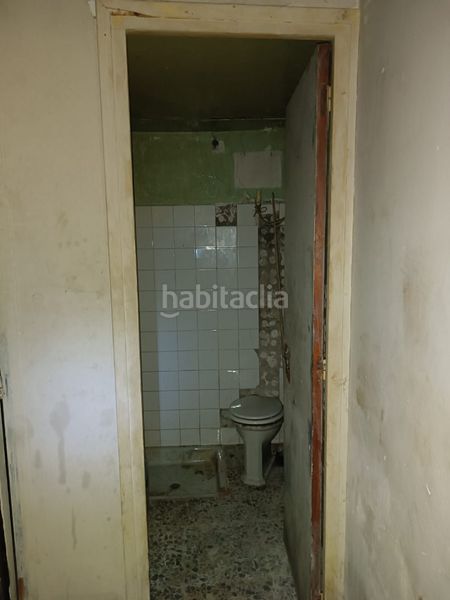 Foto 4b6c558d-ea89-431b-8930-154dc626a0f8. Local comercial edifici per reformar a en Berga
