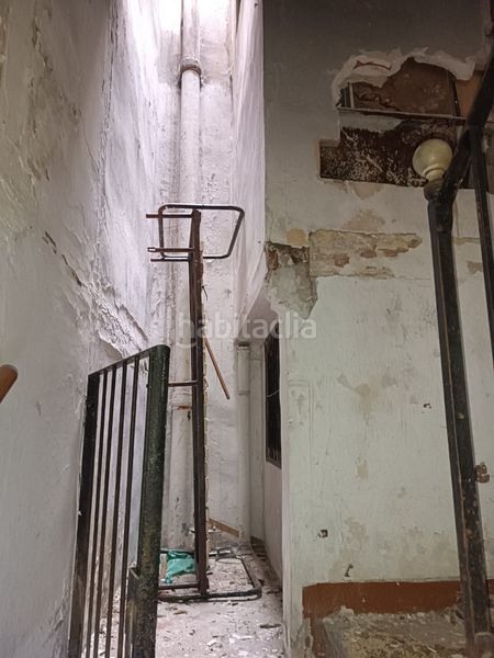 Foto 7319fc71-8067-4786-b905-39182855e334. Local comercial edifici per reformar a en Berga