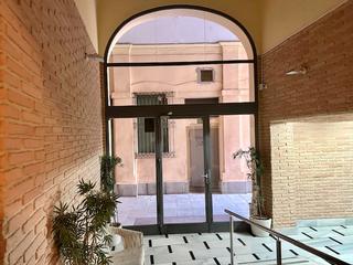 Pis  Carrer de l'arc del teatre. Apartamento al lado de  colón con ascensor y balcón