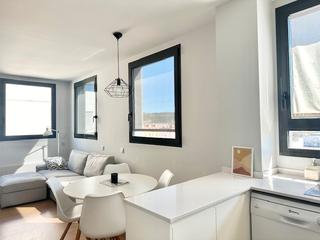 Location Appartement  Carrer de francesc boix campo. Piso alto y luminoso en finca semi nueva de la llave de oro