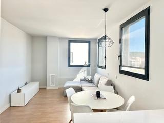 Location Appartement  Carrer de francesc boix campo. Piso alto y luminoso en finca semi nueva de la llave de oro