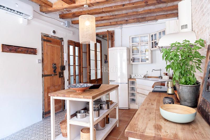 Foto 240247bb-5ec7-4ddf-a457-380233aff4ea. Lloguer pis amb calefacció a Gòtic Barcelona