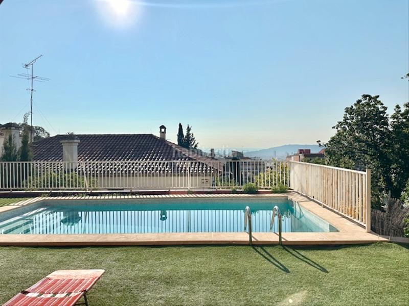 Foto f63dffcb-9b51-40d9-9f6d-04bba5da997a. Casa con camino parcheggio piscina in Vallcarca - Penitents Barcelona