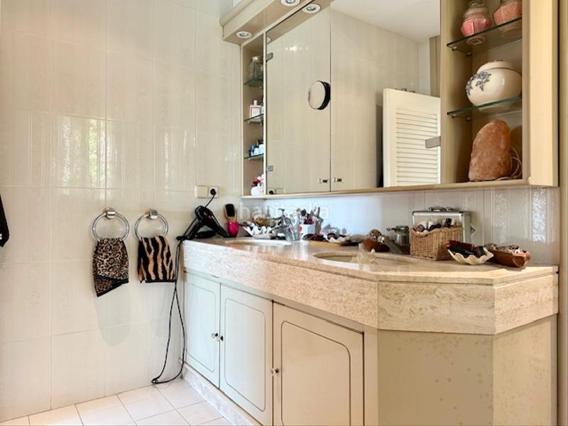 Foto fd188ab1-f70a-4477-bf2e-980f529b0409. Casa con camino parcheggio piscina in Vallcarca - Penitents Barcelona