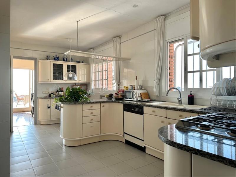 Foto 07ea7650-d1be-4464-abae-f4a03017e02d. Haus mit kamin parking pool in Vallcarca - Penitents Barcelona