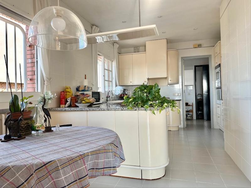 Foto 36db2259-a74b-451e-a4d4-50ba9cacf476. Haus mit kamin parking pool in Vallcarca - Penitents Barcelona