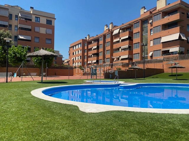 Foto ada0fa3d-f05f-44fd-ae32-493c74b8aae2. Pis amb calefacció aparcament piscina a Castellarnau Sabadell