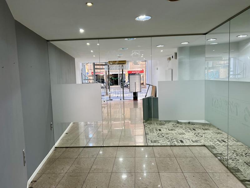 Foto b5a747e6-32a0-4058-8c5e-8d5c85259f0c. Alquiler local comercial local de alquiler en calle mallorca en Barcelona
