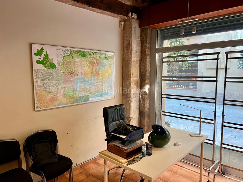 Foto 90a481b2-7d06-4233-8873-8367b7b4025b. Alquiler local comercial  en el born calle agullers 10 en Barcelona