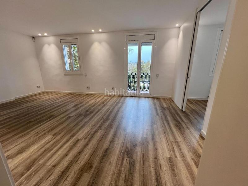 Foto 945fe1ce-2b51-4b7a-ac5f-b13c41e6900c. Etagenwohnung mit heizung in Sant Antoni Barcelona