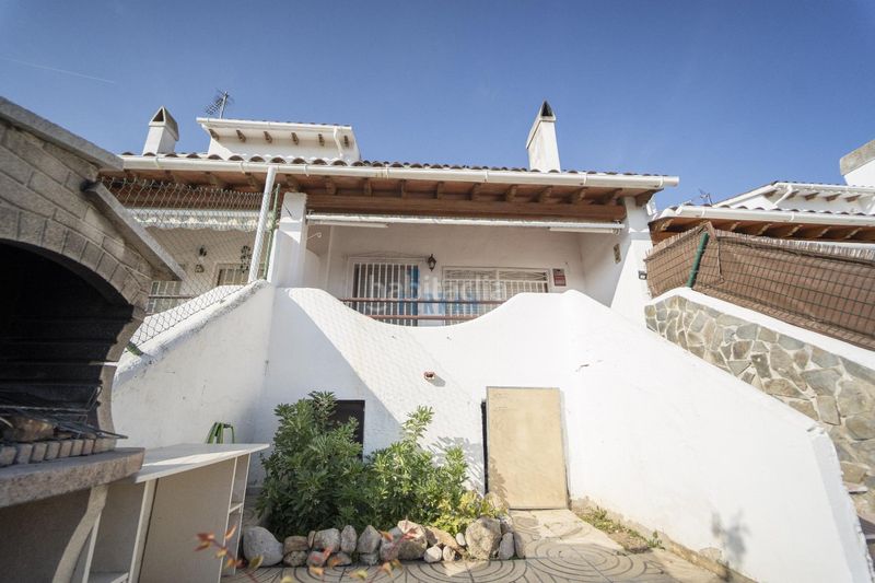 Foto c5f55406-a489-49d6-8d12-095656e6308e. Casa adossada amb aparcament piscina a Els Masos - Els Garrofers Coma-ruga