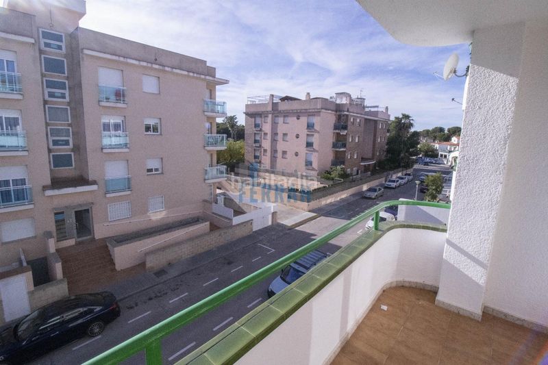 Foto 78ae3ac9-0e53-4ef3-89ff-d8c4504dc6f7. Apartament amb aparcament a Coma-ruga platja Coma-ruga