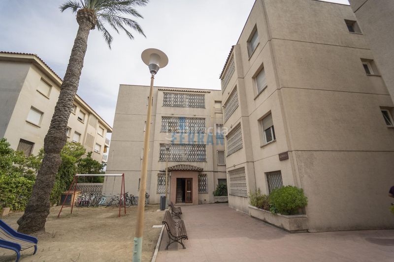 Foto 39850099-89fe-4c55-b80c-248b3f46ea30. Apartament amb aparcament a Coma-ruga platja Coma-ruga