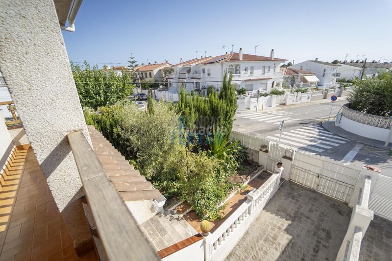 Foto ce678fc4-dd31-4390-a23b-9b74e1ab9f15. Casa amb aparcament piscina a Coma-ruga platja Coma-ruga