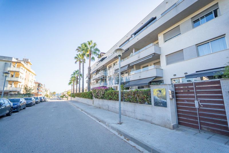Foto c10fbfee-26c9-4f7e-86fd-a5191c5df91c. Apartament amb aparcament piscina a Sant Salvador Coma-ruga