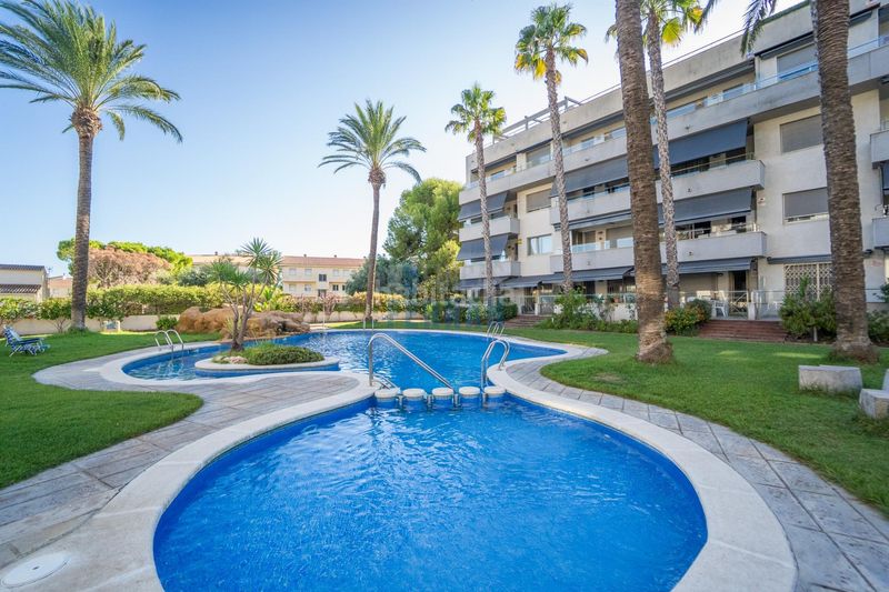 Foto e4805be0-083d-4cd4-94a4-0ae91edf86a3. Apartament amb aparcament piscina a Sant Salvador Coma-ruga