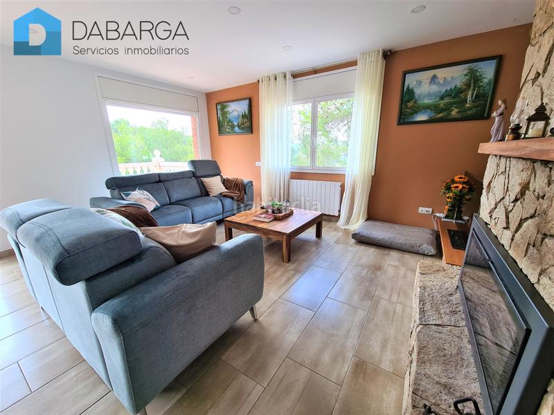 Foto 55e9dead-5a2e-457b-be0f-42437172c2b0. Casa a carrer vallès 8 a Cervelló