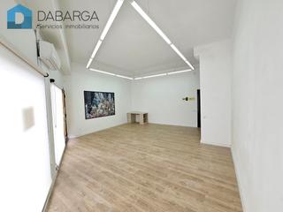 Lloguer Local Comercial  Carrer de santa marcel·lina. Céntrico en calle de paso - gran escaparate