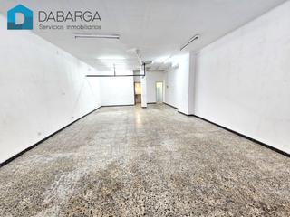 Local Comercial  Carrer de maragall. Con entrada de vehículos