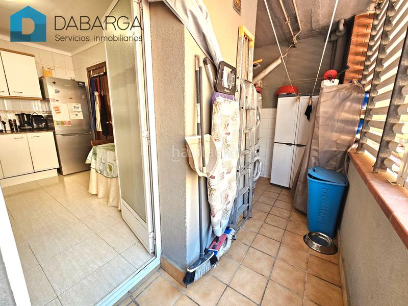 Foto 8405f1f7-fb70-46f9-816b-a34a2f01141d. Piso exterior dúplex de 4 hab. + 2 baños con parking y trastero en Terrassa