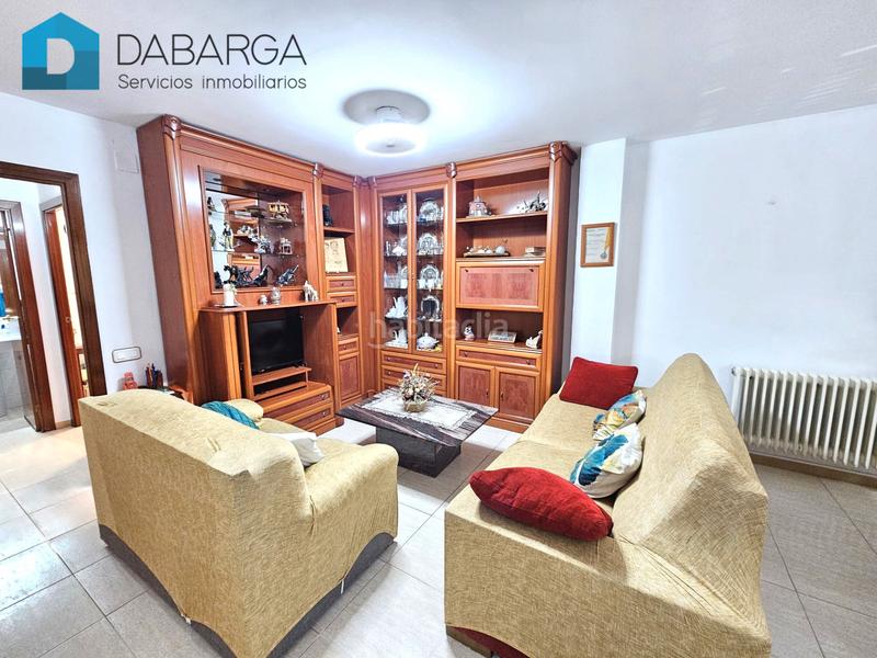 Foto a10ee84a-f79f-454a-888a-e962ec43ba5a. Piso exterior dúplex de 4 hab. + 2 baños con parking y trastero en Terrassa
