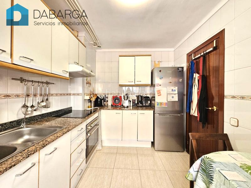 Foto ae845056-3496-4897-a427-aa7de475474d. Piso exterior dúplex de 4 hab. + 2 baños con parking y trastero en Terrassa