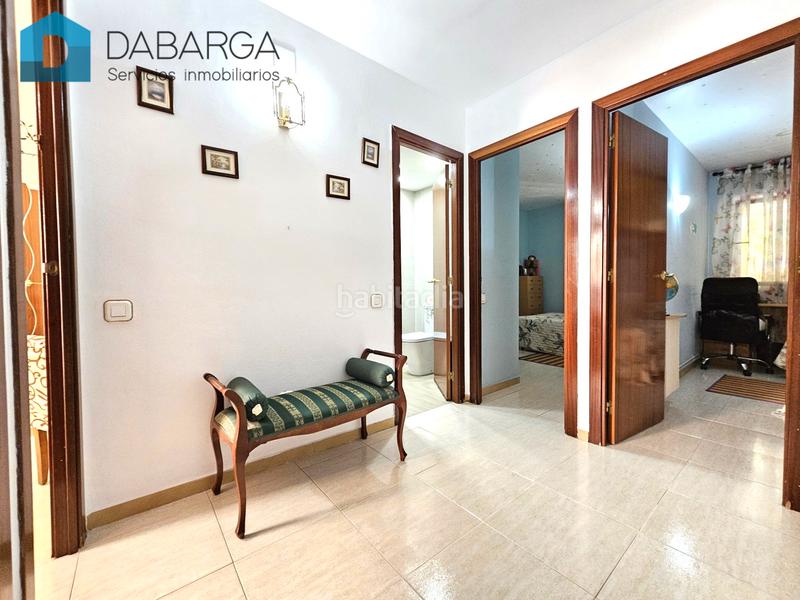 Foto de23b985-5f77-4b57-80e7-d8a983576afb. Piso exterior dúplex de 4 hab. + 2 baños con parking y trastero en Terrassa