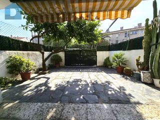 Casa  Carrer d'isabel la catòlica. Casa con sótano, garaje y buhardilla