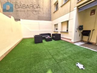 Flat  Carrer monturiol. Planta baja reformada con patio de 34 m2