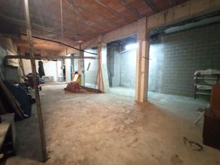Local Comercial  Avinguda dels ban�s. Local s�tano con acceso directo desde la calle. muchas posibilid