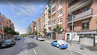 Local Comercial a Avinguda dels ban�s 33. Local s�tano con ventilaci�n, ideal almac�n,......actualmente es