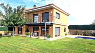Maison  Carrer montseny. Casa o chalet independiente en venta en calle montseny