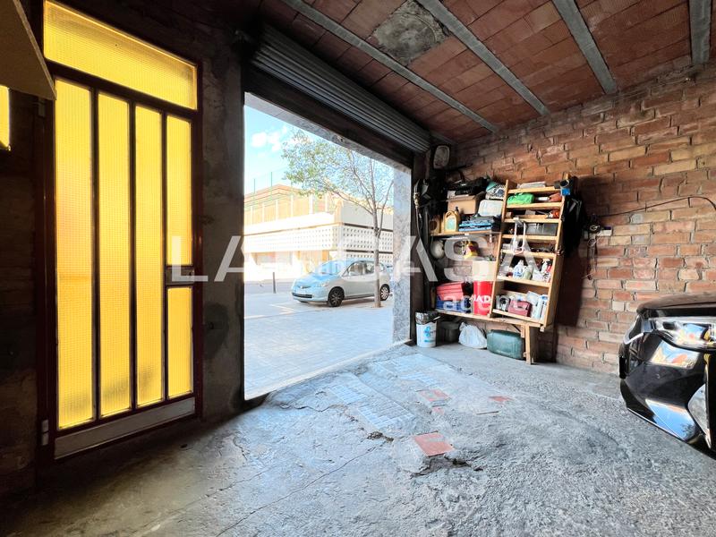 Foto 43b88a2d-448a-4a14-b79c-7053bc8ae2af. Local comercial a La Salut Badalona