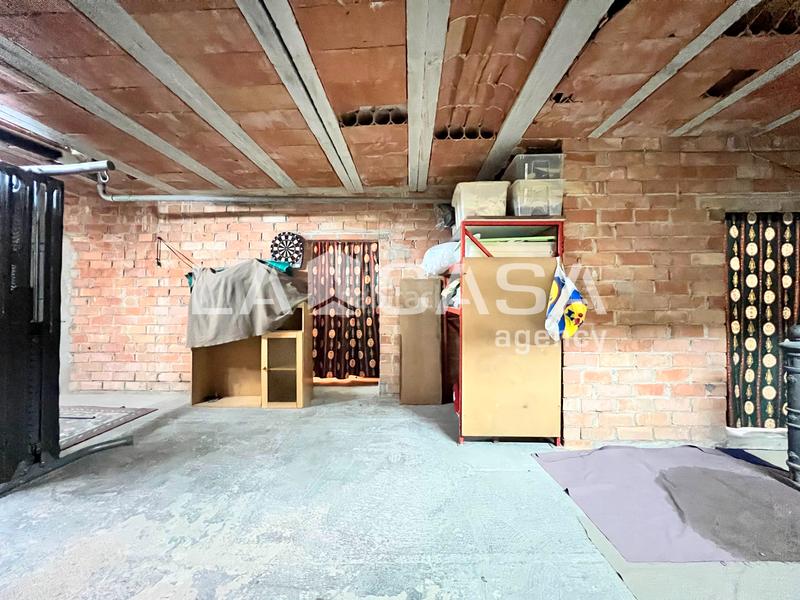 Foto fdda0d75-a15c-43ed-9f2b-599119207cb3. Local comercial a La Salut Badalona