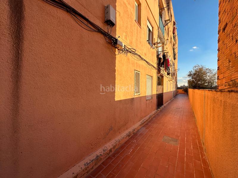 Foto 3c4eb788-74c7-4c80-9422-9ed1fad18f88. Piso finca en venta en singuerlín en Guinardera Santa Coloma de Gramenet
