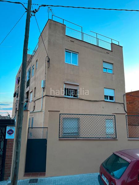 Foto 44ea3f59-d29e-45a7-9f6c-07017018575a. Piso finca en venta en singuerlín en Guinardera Santa Coloma de Gramenet
